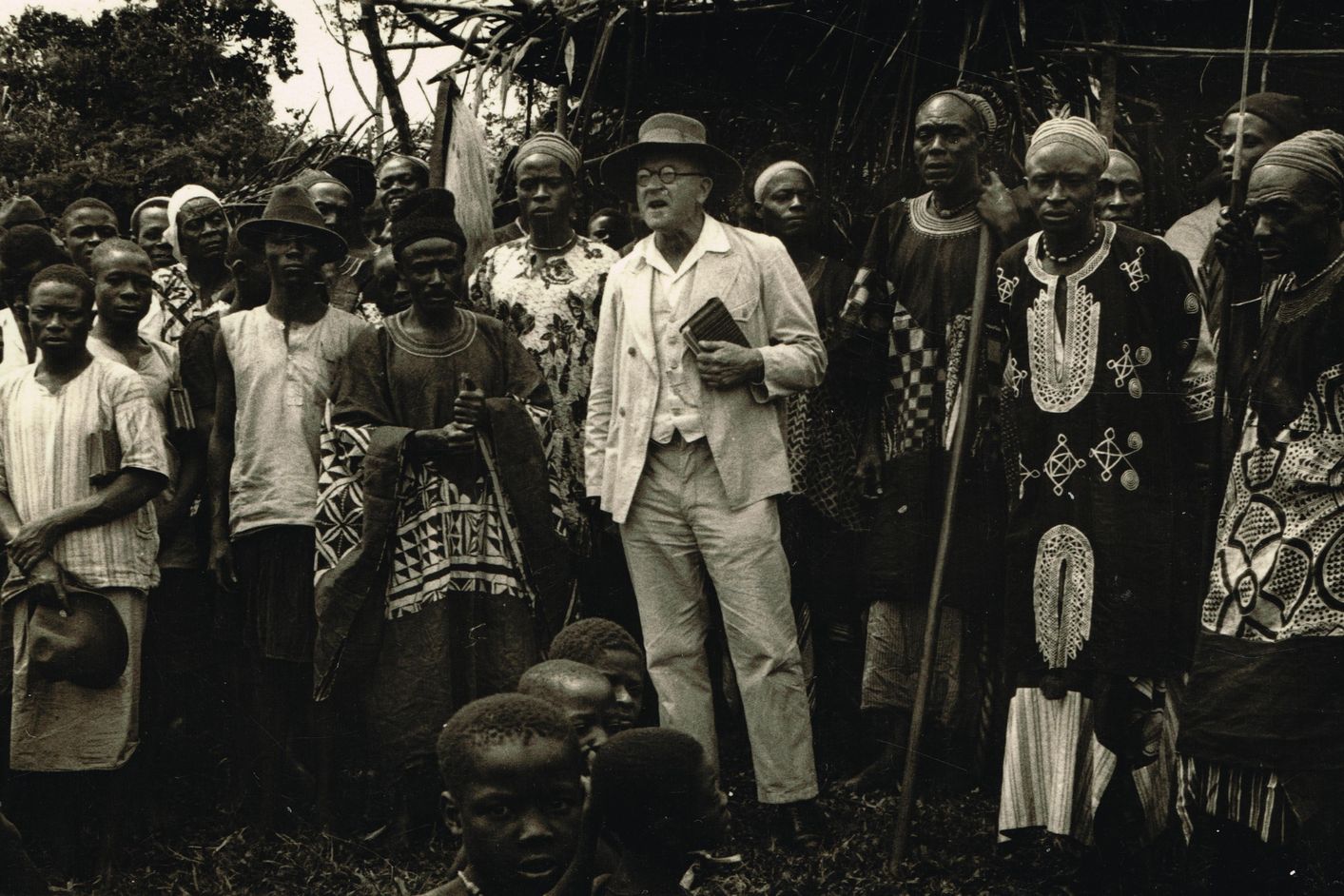 Adolf Vielhauer bei den Bali im Kamerun