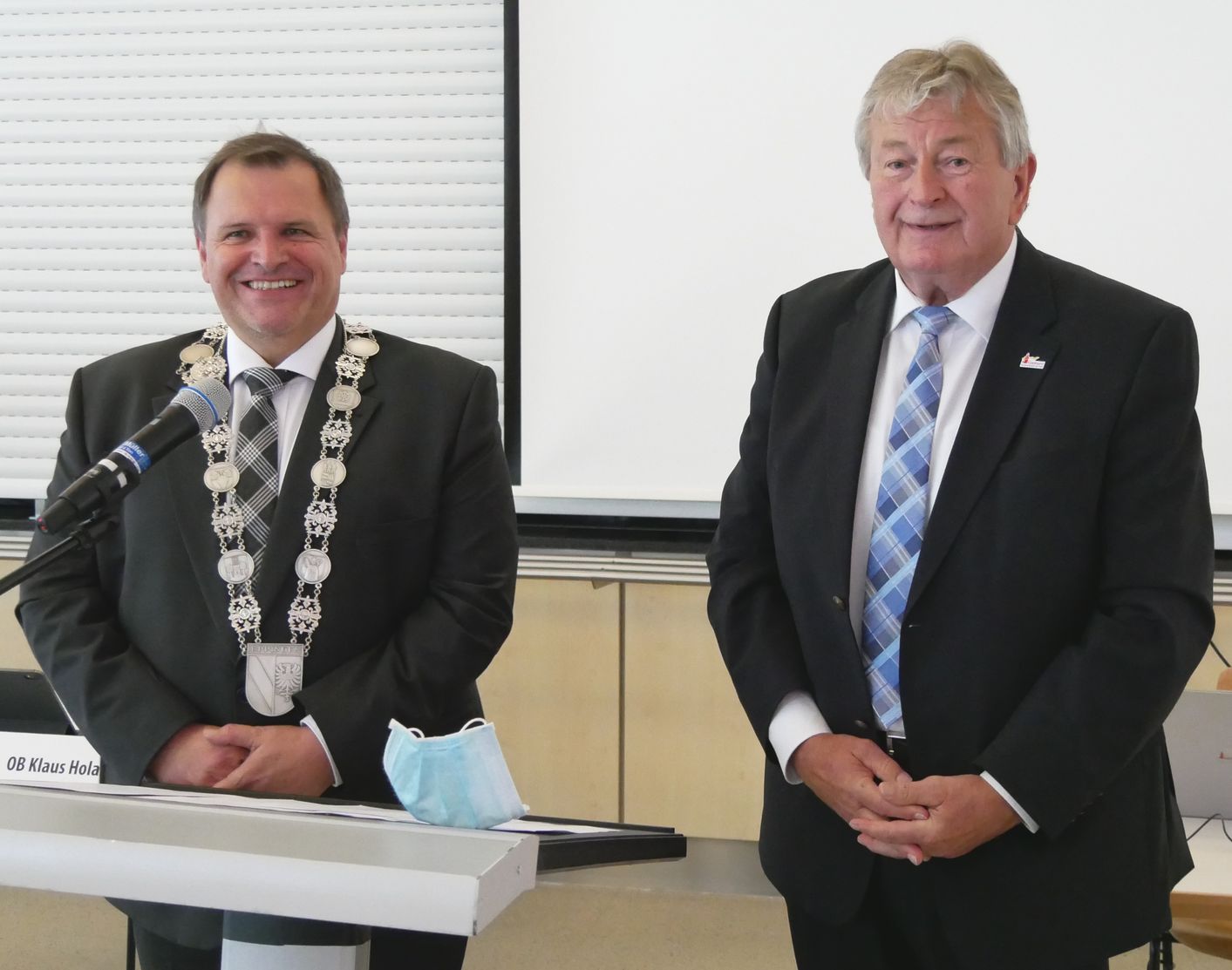 Erster Oberbürgermeister-Stellevertreter Herbert Meixner nahm die offizielle Verpflichtung in der öffentlichen Sitzung des Gemeinderats am 28. April 2020 vor