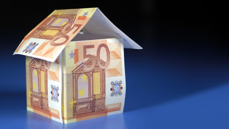 Miniaturhaus aus 50 Euro Scheinen